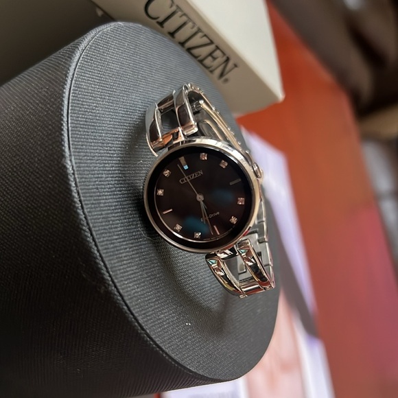 CITIZEN WATCHES SILVER LOOK VERY BEAUTIFUL AUTHENTIC - Picture 2 of 9